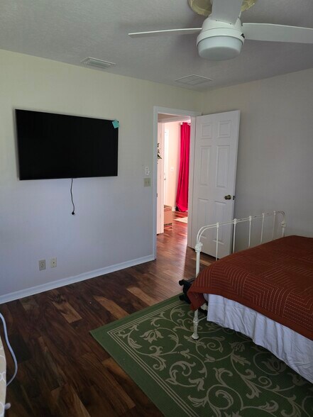 Building Photo - 4645 NW 30th Pl