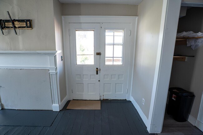 Building Photo - 166 N Sandusky St