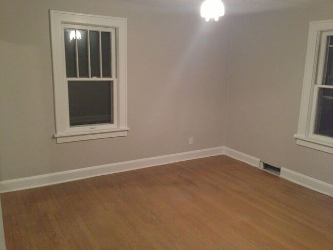 Building Photo - Large 4BR Plain Local Home for Rent