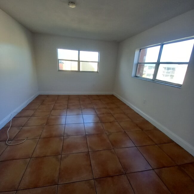 Building Photo - 3610 NW 21st St