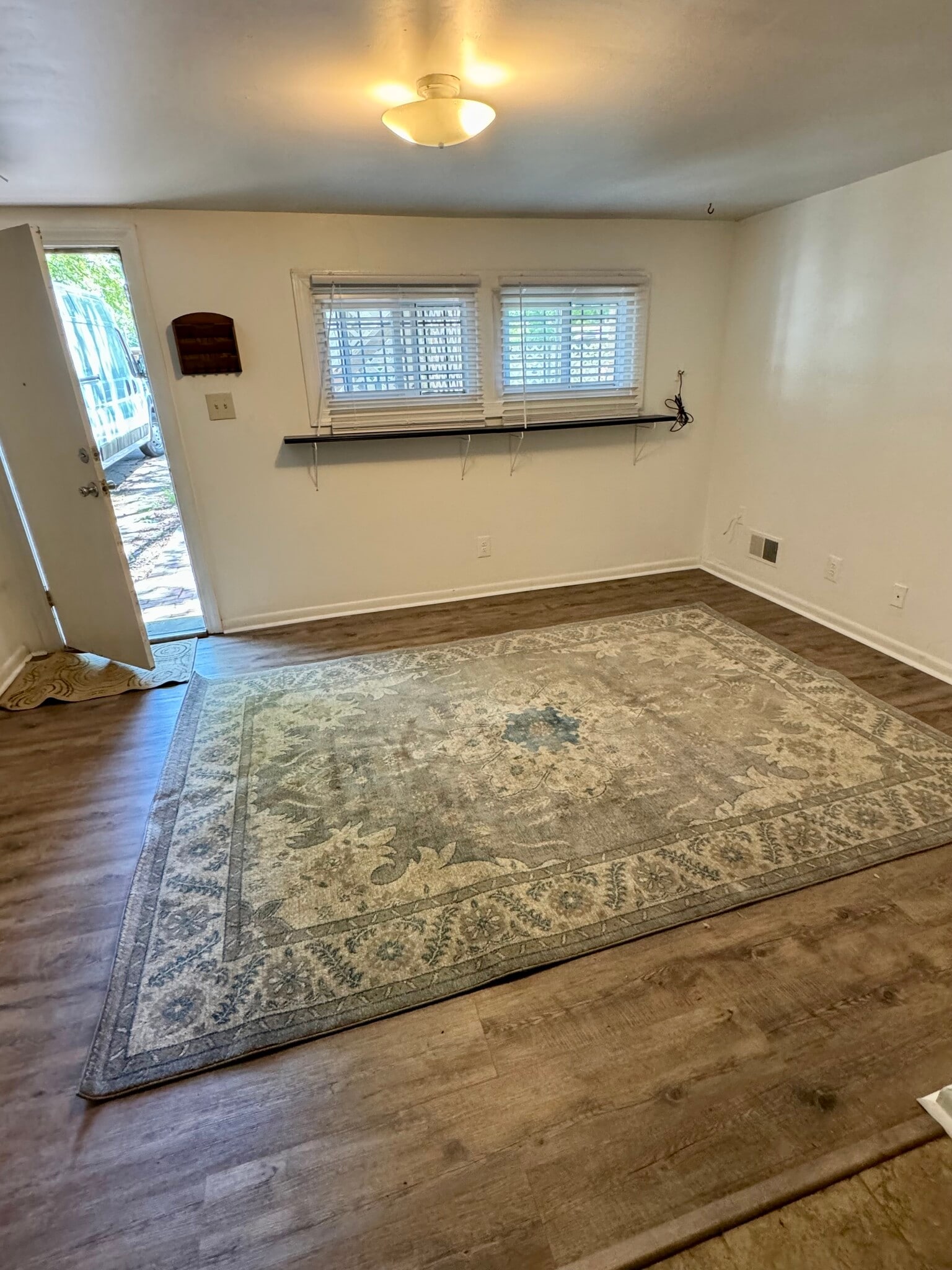 living room - 1526 Potomac Ave SE