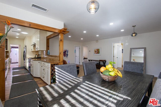 Building Photo - 5123 Noble Ave