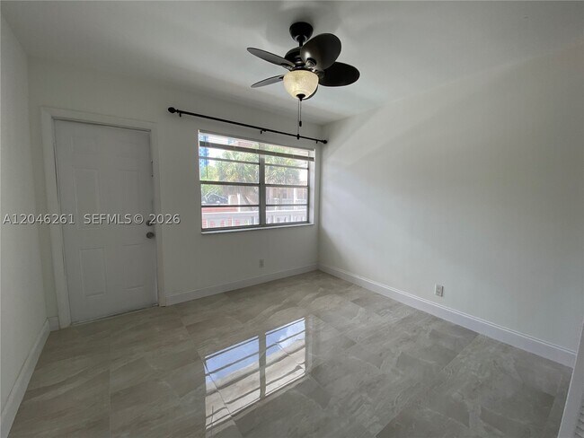 Building Photo - 601 SE 5th Ct