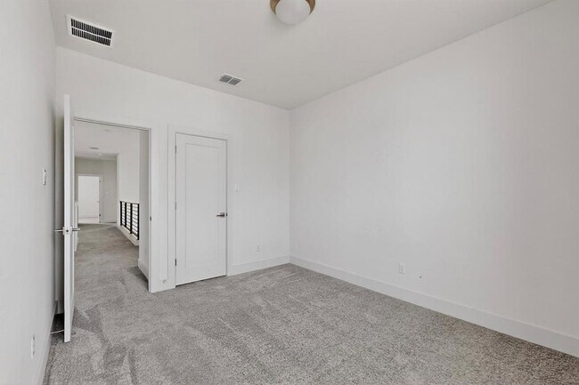 Building Photo - 1531 N Red Bud Ln
