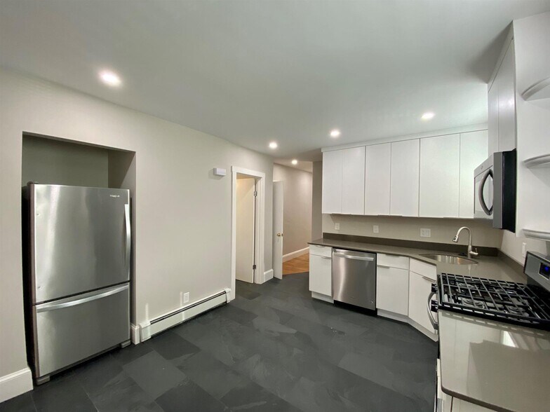 Building Photo - 23 Elmer St