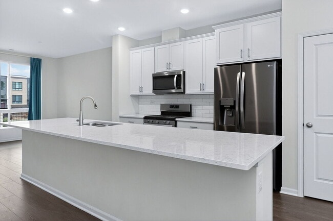 Building Photo - 1276 Lakepointe Dr