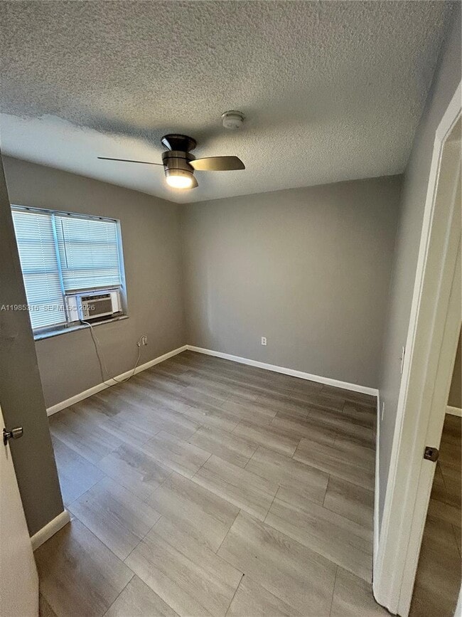 Building Photo - 1720 NW 1st Pl