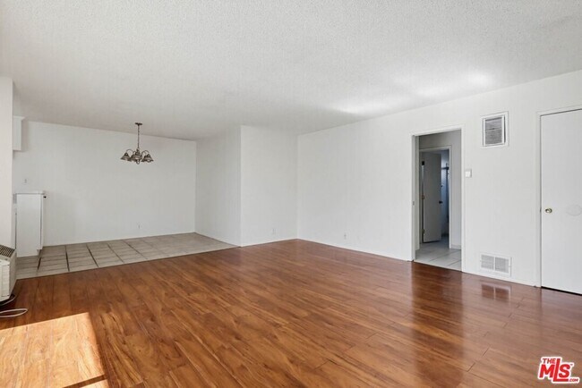 Building Photo - 515 N Alfred St