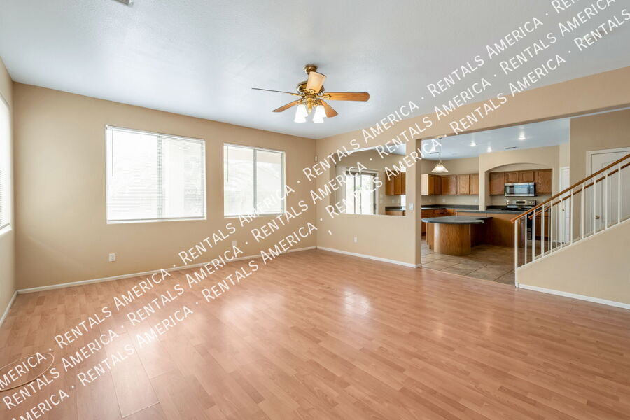 Building Photo - 629 E Saddle Way