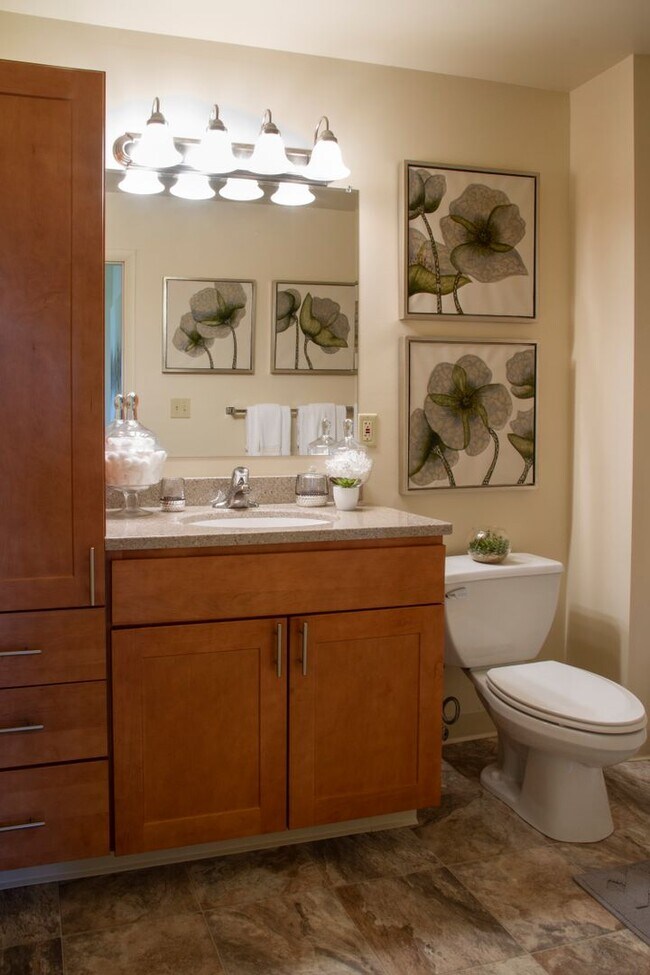 Building Photo - Two Bedroom Contemporary Style on the Third Floor