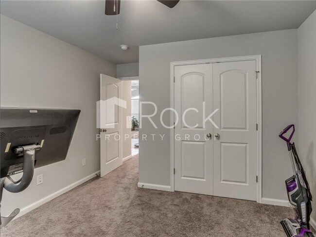 Building Photo - Gorgeous 4 Bedroom Home with Storm Shelter
