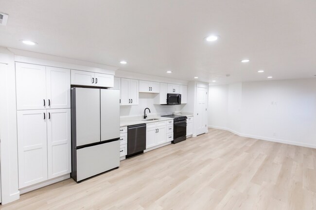 Building Photo - 1062 N Highpass Dr