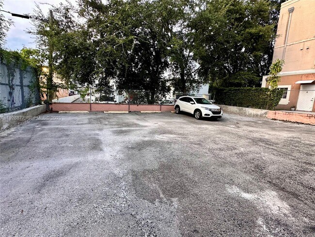 Building Photo - 1629 SW 3rd St