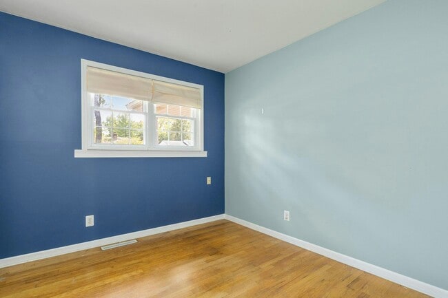 Building Photo - 2045 La Grange Rd