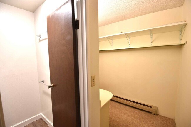 Building Photo - 3 Bedroom, 2 Bathroom Penthouse Condo in North Boulder.