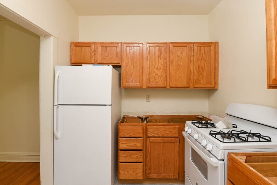 Building Photo - 3508 N Wolcott Ave