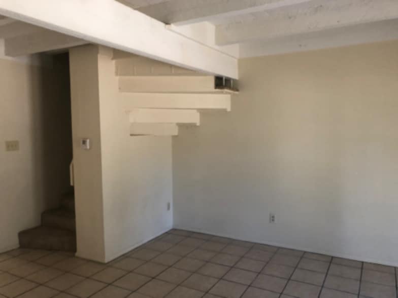 Building Photo - 208 E Starr Ave