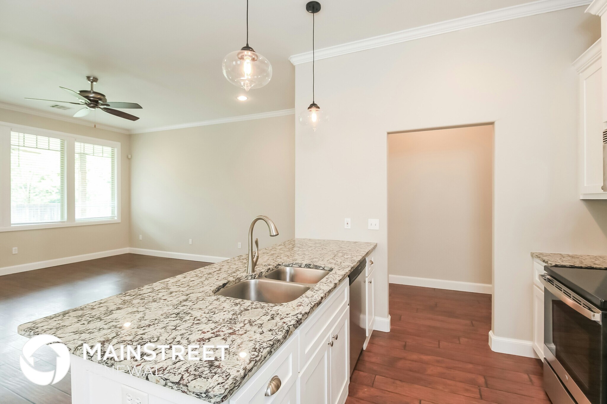 Building Photo - 14505 Park Cir