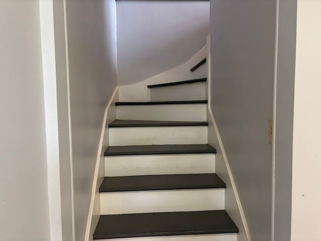 Building Photo - 3 Bedroom on large lot