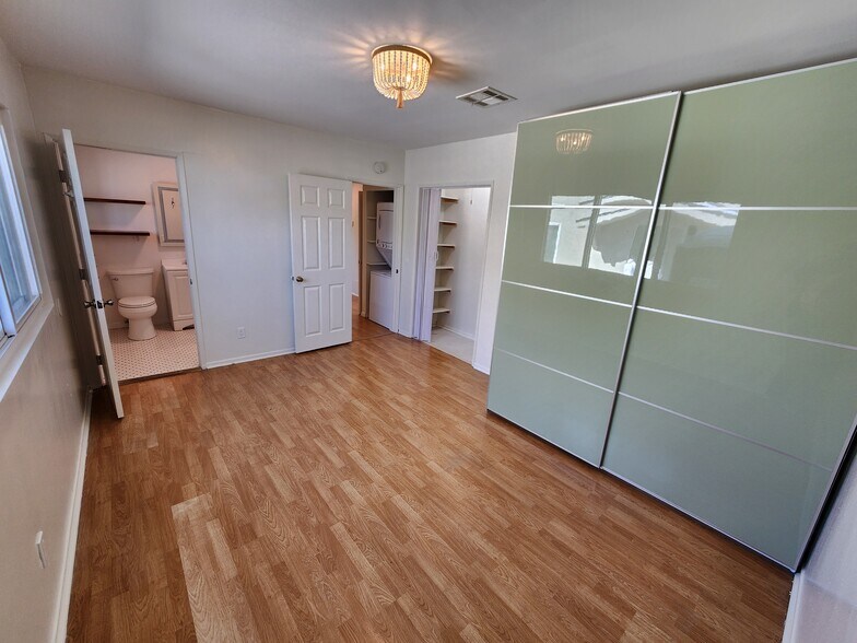 Building Photo - 10449 Cantara St