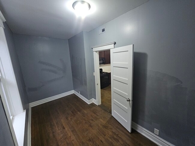 Building Photo - 2532 S Albany Ave