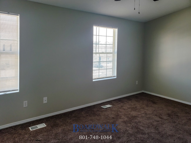 Building Photo - Incredible Townhome in WVC!