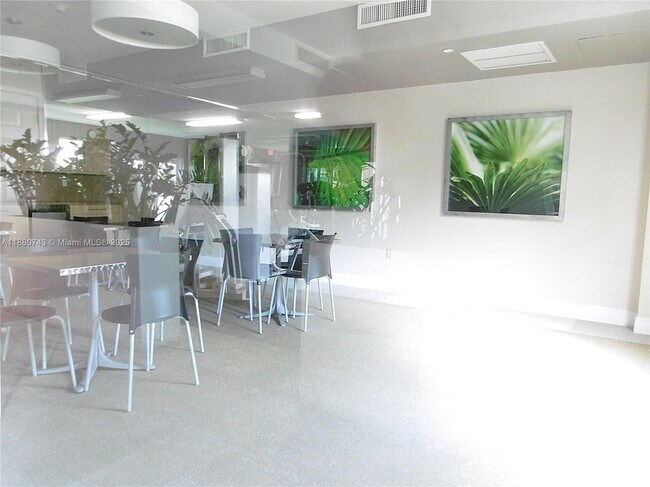 Building Photo - 3000 Coral Wy