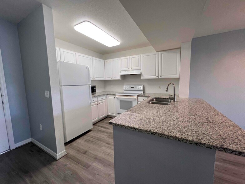 Building Photo - 8298 Key Royal Ln