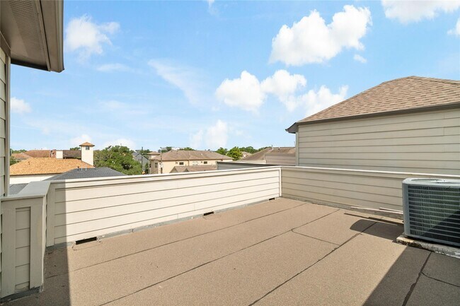 Building Photo - 4312 Dickson St