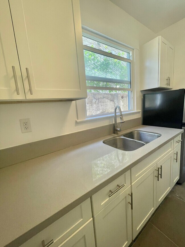 Building Photo - 335 Witmer St