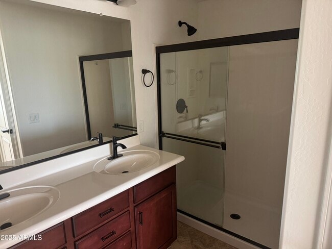 Building Photo - 3670 E Zachary Dr