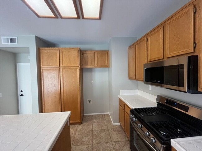 Building Photo - 42114 Acacia Way