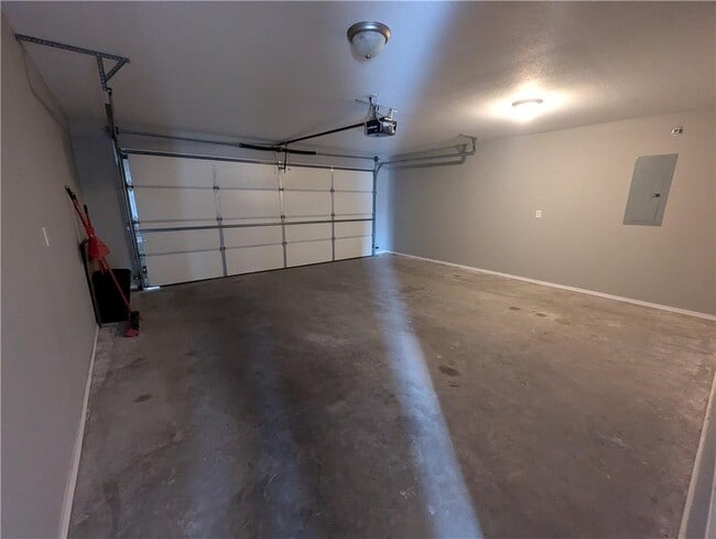 Building Photo - 840 Ash Ct