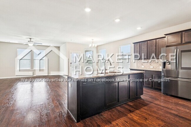 Building Photo - 905 Lakeshore Vlg Pt