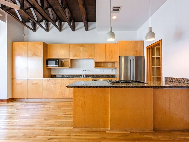 Building Photo - 444 Oxford St