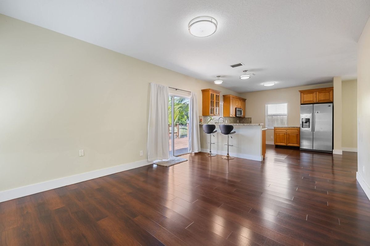 Building Photo - 1512 SW 106th Ave