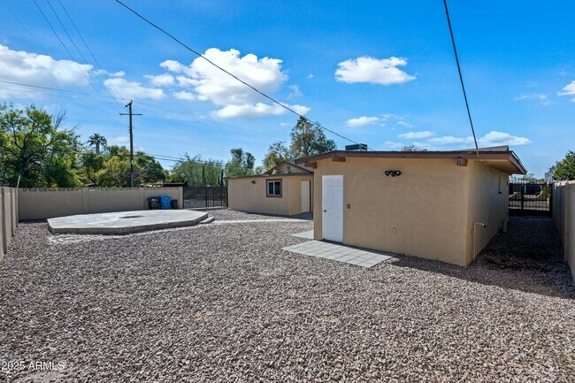 Building Photo - 2601 N 51st St
