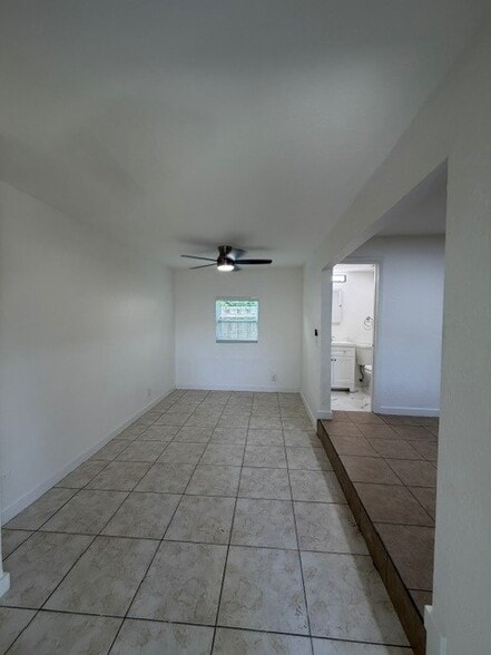 Building Photo - 430 Roseland Dr