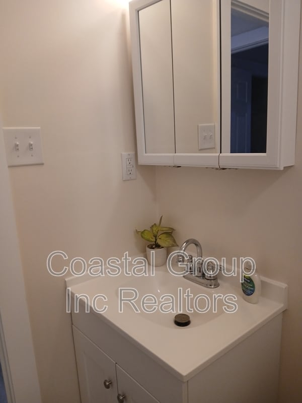 Building Photo - 220 57th St