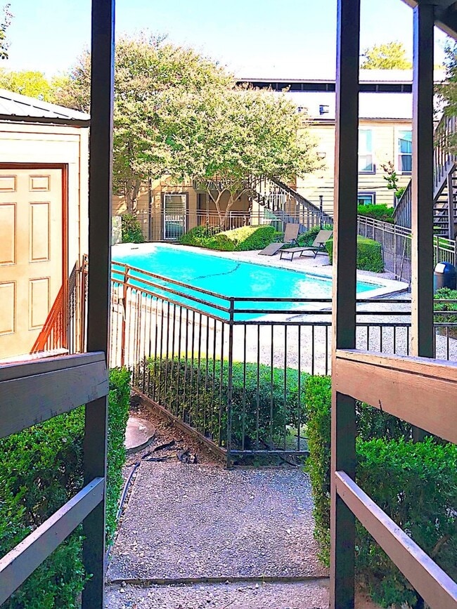 Building Photo - ESCALA - WEST CAMPUS - STUDIO