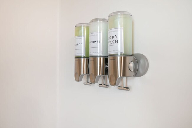 Building Photo - 720 NE 47th St