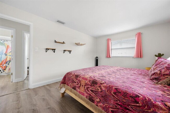 Building Photo - 5120 Brookmeade Dr