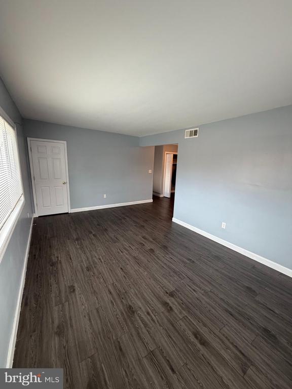 Building Photo - 924 7th St