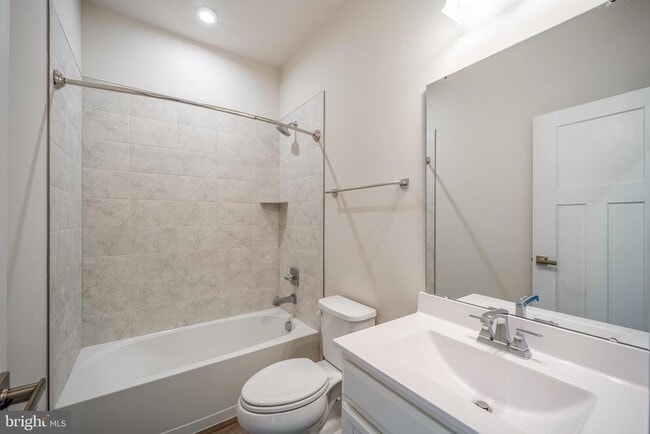 Building Photo - 14062 Sunrise Valley Dr