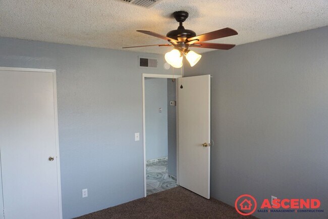 Building Photo - 312 Oswell St