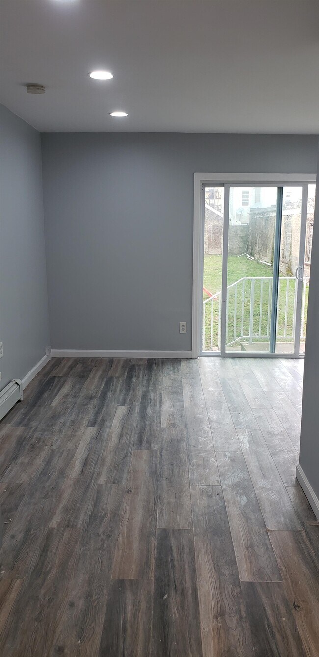 Building Photo - 29 E 16th St