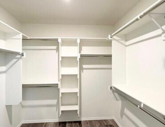 Building Photo - 4223 W Santa Fe St