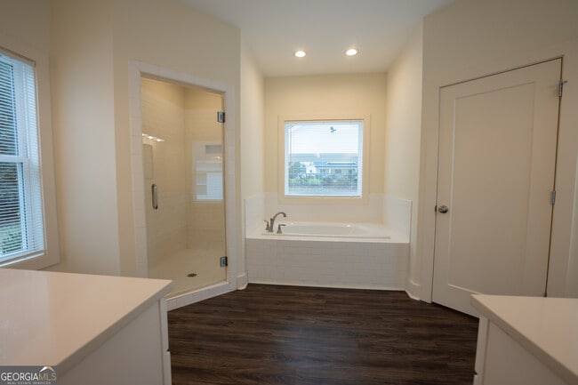 Building Photo - 1000 Bell Cir