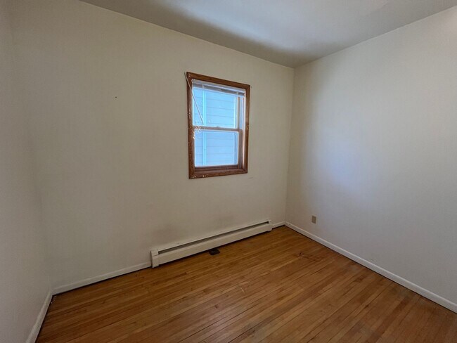 Building Photo - 4 Bedroom Home in Duluth - Available Now!