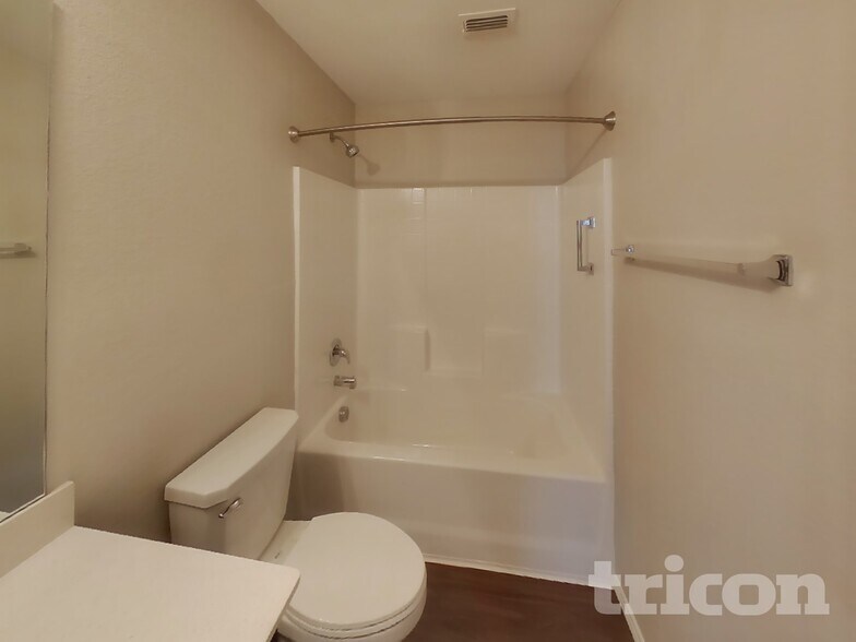 Building Photo - 5668 McClelland St